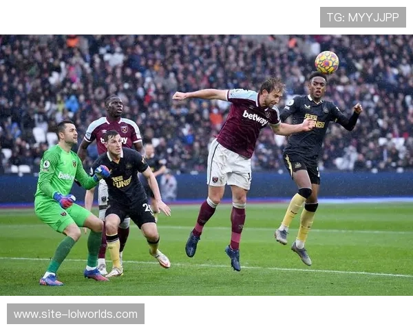 布伦特福德大力边线球战术再现威力,成球队得分利器 布伦特福德大力边线球战术再现威力,成球队得分利器