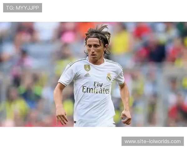 米兰战术角球配合精巧，莫德里奇传中精准制导