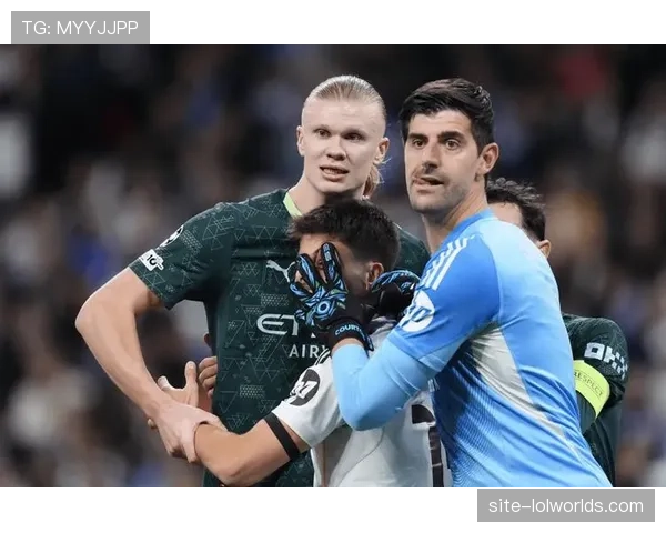 伤病更新：法国队后卫于帕梅卡诺确认肌肉纤维轻微撕裂，决赛出战成疑